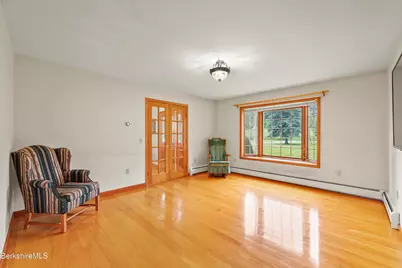 19 Lynne Ct, Lanesborough, MA 01237 - Photo 7