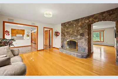 19 Lynne Ct, Lanesborough, MA 01237 - Photo 9
