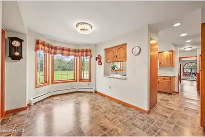 19 Lynne Ct, Lanesborough, MA 01237 - Photo 11