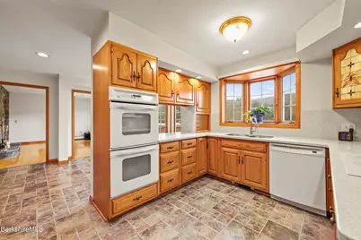 19 Lynne Ct, Lanesborough, MA 01237 - Photo 15