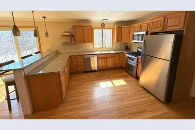 4 Filomena Dr, Pittsfield, MA 01201 - Photo 3