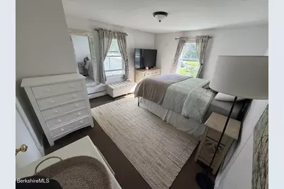 30 Lucille St, Pittsfield, MA 01201 - Photo 9