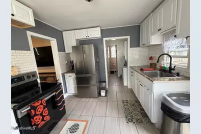 30 Lucille St, Pittsfield, MA 01201 - Photo 5