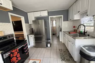 30 Lucille St, Pittsfield, MA 01201 - Photo 5