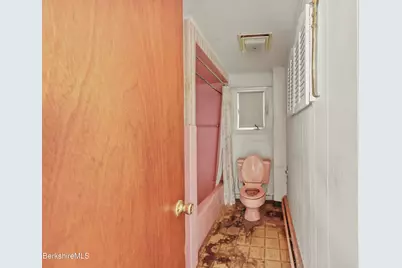 8 Lower Linden St, Adams, MA 01220 - Photo 15