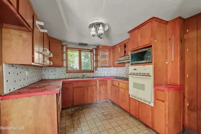 8 Lower Linden St, Adams, MA 01220 - Photo 11