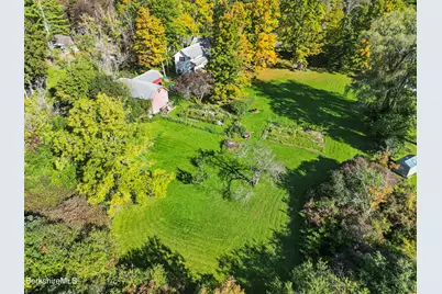 1081 West St, Pittsfield, MA 01201 - Photo 5