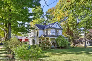 1081 West St, Pittsfield, MA 01201 - Photo 3