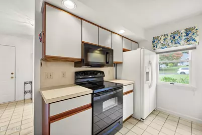 30 Walden Ln, Pittsfield, MA 01201 - Photo 7