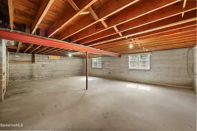 8 Clydesdale Dr, Pittsfield, MA 01201 - Photo 25