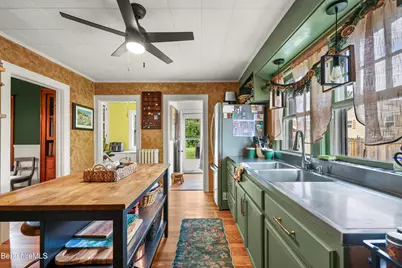 453 Elm St, Pittsfield, MA 01201 - Photo 25