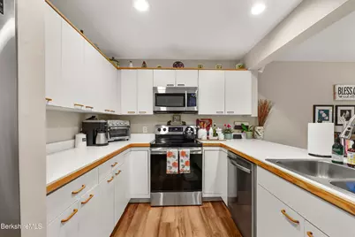 9123 Mountainside Dr, Hancock, MA 01237 - Photo 11