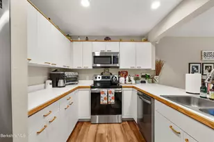 9123 Mountainside Dr, Hancock, MA 01237 - Photo 11