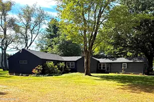 9 Park Ln, Sheffield, MA 01257 - Photo 1
