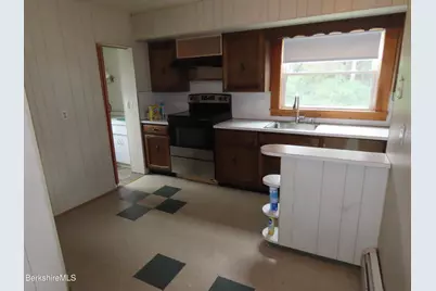 9 Summer St, Adams, MA 01220 - Photo 27