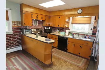9 Summer St, Adams, MA 01220 - Photo 11