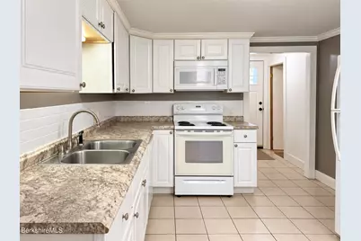 41 Quincy St, North Adams, MA 01247 - Photo 15