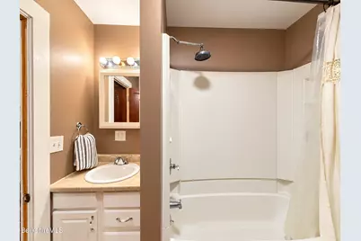 41 Quincy St, North Adams, MA 01247 - Photo 31