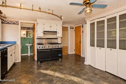 20 Alfred Dr, Pittsfield, MA 01201 - Photo 5