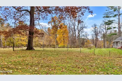 3 Pleasant View Dr, Great Barrington, MA 01230 - Photo 11