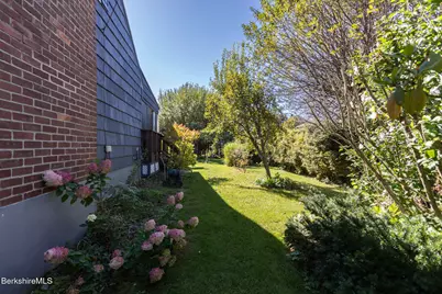 20 Crane Ave, Pittsfield, MA 01201 - Photo 41