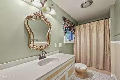 137 W Main St, North Adams, MA 01247 - Photo 15