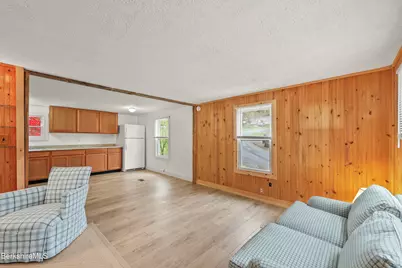 27 Lakewood Cir, Pittsfield, MA 01201 - Photo 9