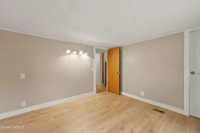 27 Lakewood Cir, Pittsfield, MA 01201 - Photo 23