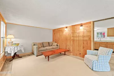 27 Lakewood Cir, Pittsfield, MA 01201 - Photo 5