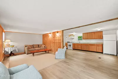27 Lakewood Cir, Pittsfield, MA 01201 - Photo 11
