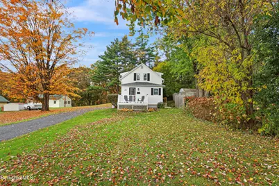 189 Mohegan St, Pittsfield, MA 01201 - Photo 3