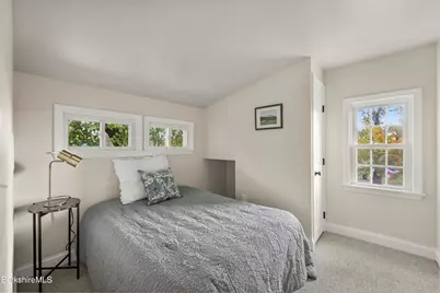 189 Mohegan St, Pittsfield, MA 01201 - Photo 23