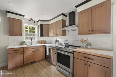 189 Mohegan St, Pittsfield, MA 01201 - Photo 11