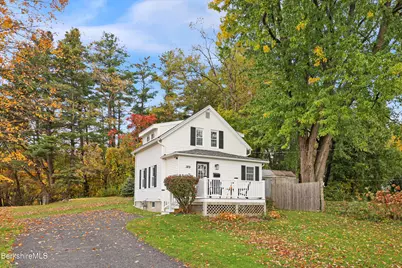 189 Mohegan St, Pittsfield, MA 01201 - Photo 1