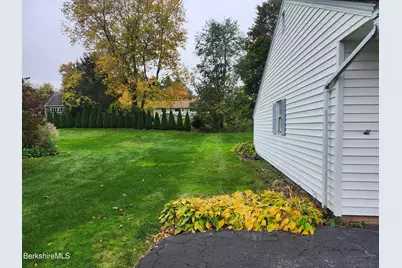 44 Michael Dr, Pittsfield, MA 01201 - Photo 9