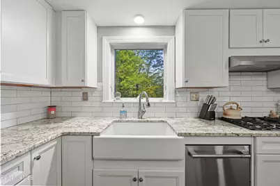 90 Orlando Ave, Pittsfield, MA 01201 - Photo 13