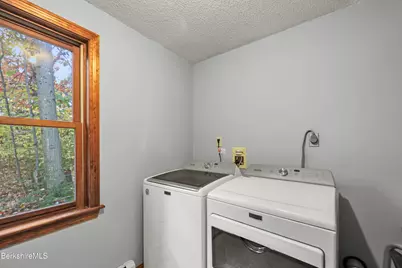 90 Orlando Ave, Pittsfield, MA 01201 - Photo 19