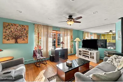 33 Highlawn Dr, Pittsfield, MA 01201 - Photo 3