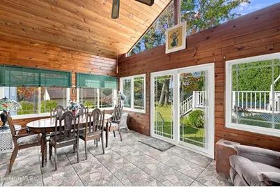 33 Highlawn Dr, Pittsfield, MA 01201 - Photo 13