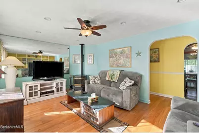 33 Highlawn Dr, Pittsfield, MA 01201 - Photo 5