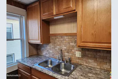 39 Livingston Ave, Pittsfield, MA 01201 - Photo 3