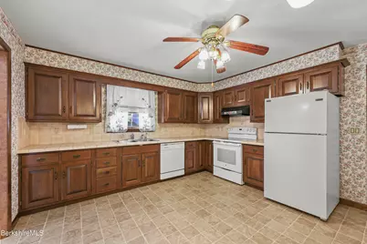64 Devonshire Dr, Cheshire, MA 01225 - Photo 21