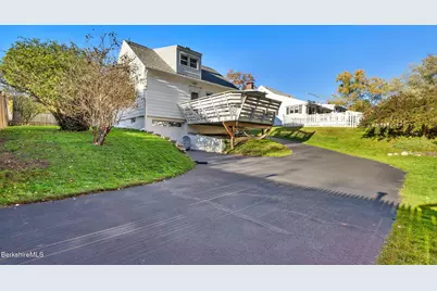 16 Delaware Ave, Pittsfield, MA 01201 - Photo 17
