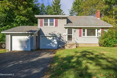 112 Roselyn Dr, Pittsfield, MA 01201 - Photo 1