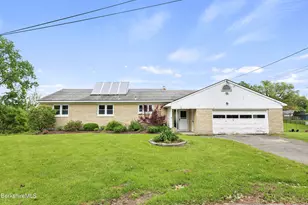 70 Saratoga Dr, Pittsfield, MA 01201 - Photo 1