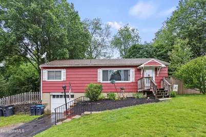 23 Farnsworth Ter, Pittsfield, MA 01201 - Photo 1