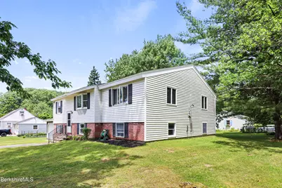 7 Grant St, Pittsfield, MA 01201 - Photo 1