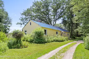 11 Squanto Rd, Lanesborough, MA 01237 - Photo 1