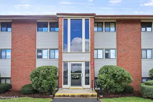 189 Stratton Rd, Williamstown, MA 01267 - Photo 1