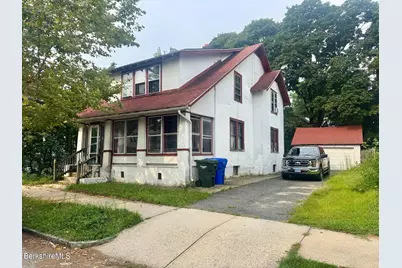 90 Rochelle St, Springfield, MA 01109 - Photo 1